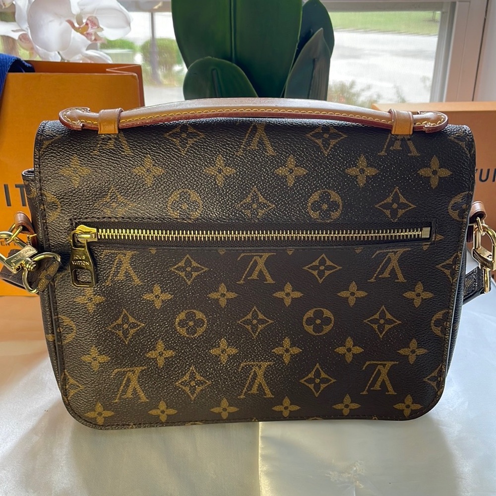 Louis Vuitton Pochette Métis - Picture 12 of 16